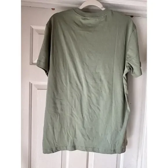 Disney Parks Magic Kingdom “The Most Magical Place On Earth” T-shirt Medium - Picture 5 of 7